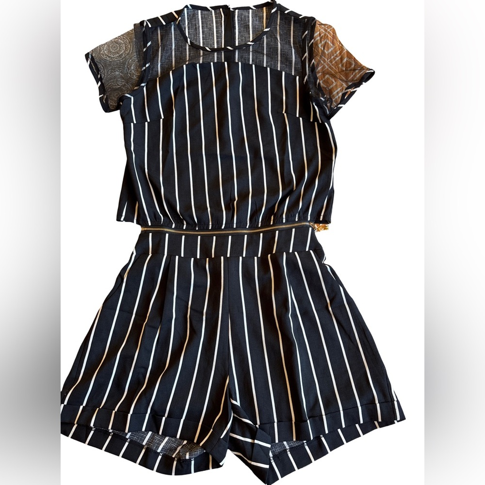 Striped Black and White Short Chiffon Sleeve Romper Medium